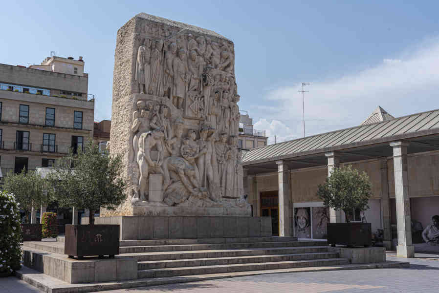 Castelló de la Plana 17 - escultura Homenaje a Castelló